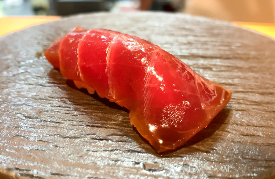 鮪赤身漬けの握り - まさる 大阪 鮨